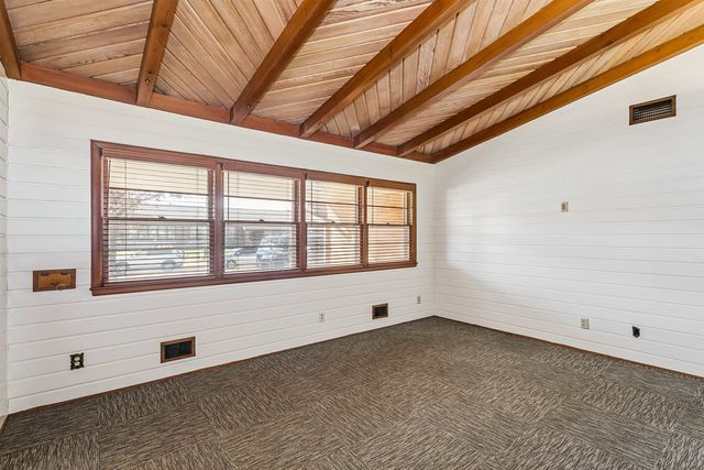 6330 E Willowbrook Rd, Wichita, KS 67218