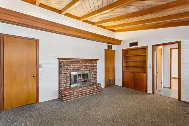 6330 E Willowbrook Rd, Wichita, KS 67218