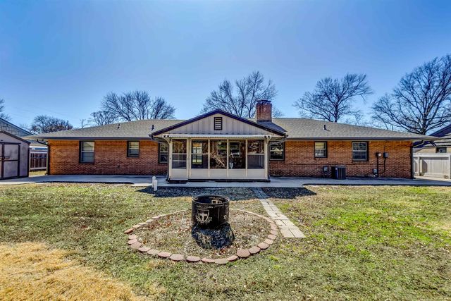 6330 E Willowbrook Rd, Wichita, KS 67218