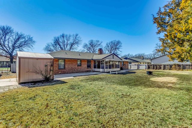 6330 E Willowbrook Rd, Wichita, KS 67218