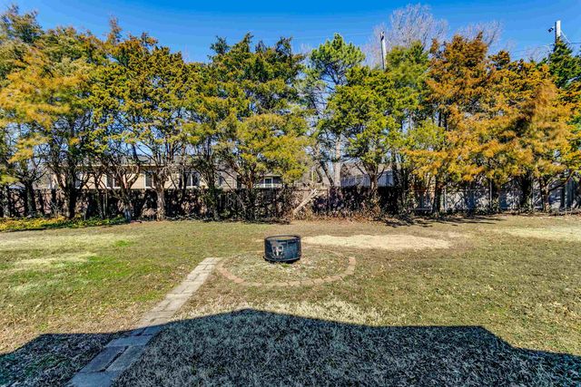 6330 E Willowbrook Rd, Wichita, KS 67218