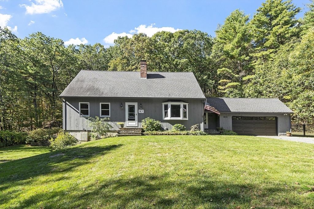 802 Reservoir Rd, Lunenburg, MA 01462