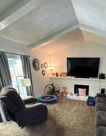 2415 Fordham Avenue, Clovis, CA 93611