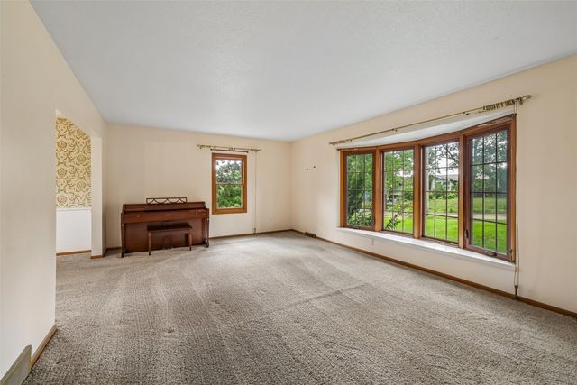 3414 Skyline Drive, Des Moines, IA 50310