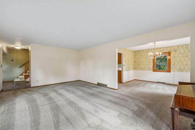 3414 Skyline Drive, Des Moines, IA 50310
