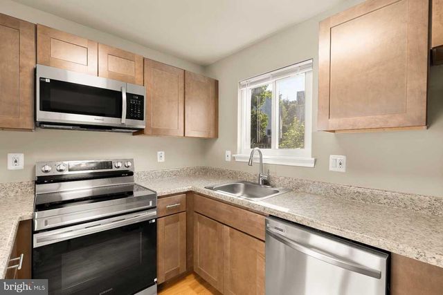 12104 SONGBIRD LN, Germantown, MD 20876