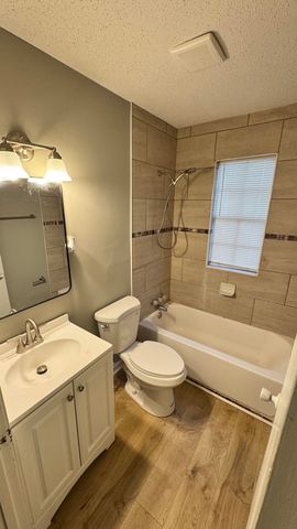 2152 S HUBERT CIR, Memphis, TN 38108