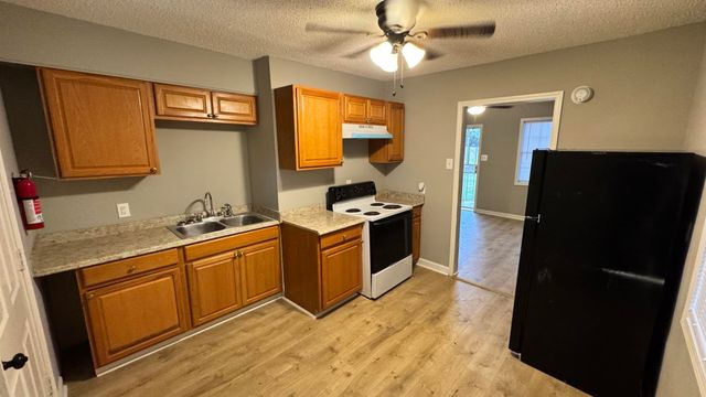 2152 S HUBERT CIR, Memphis, TN 38108