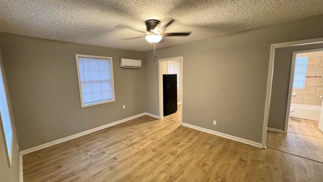 2152 S HUBERT CIR, Memphis, TN 38108