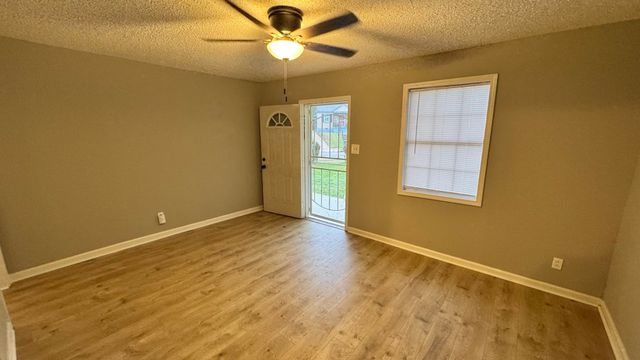 2152 S HUBERT CIR, Memphis, TN 38108