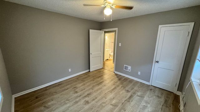 2152 S HUBERT CIR, Memphis, TN 38108