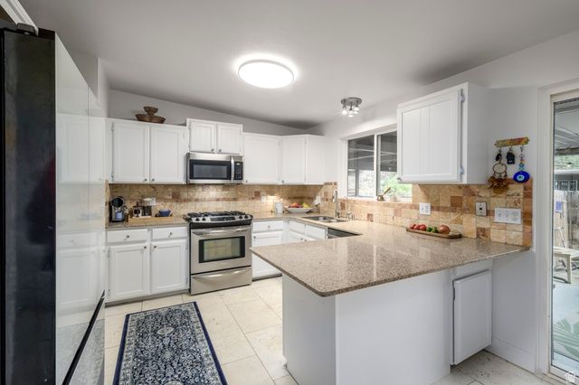 4533 S TANGLEWOOD DR, Holladay, UT 84117