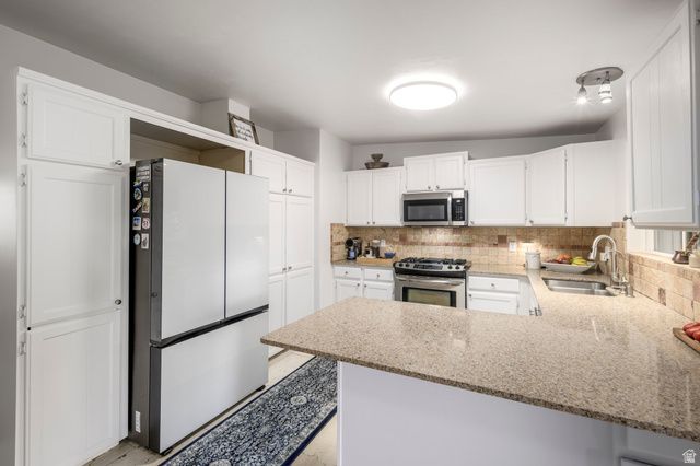 4533 S TANGLEWOOD DR, Holladay, UT 84117