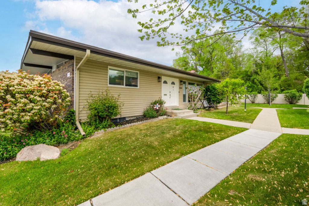 4533 S TANGLEWOOD DR, Holladay, UT 84117