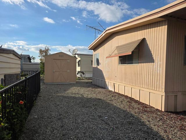 200 W San Bernardino Avenue 46, Rialto, CA 92376