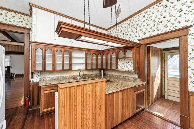 406 7th Street, Sealy, TX 77474