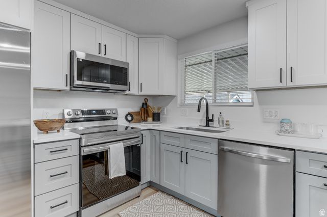 2045 W BOWLING AVE, Taylorsville, UT 84129