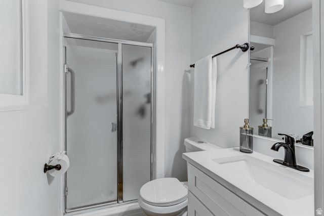 2045 W BOWLING AVE, Taylorsville, UT 84129