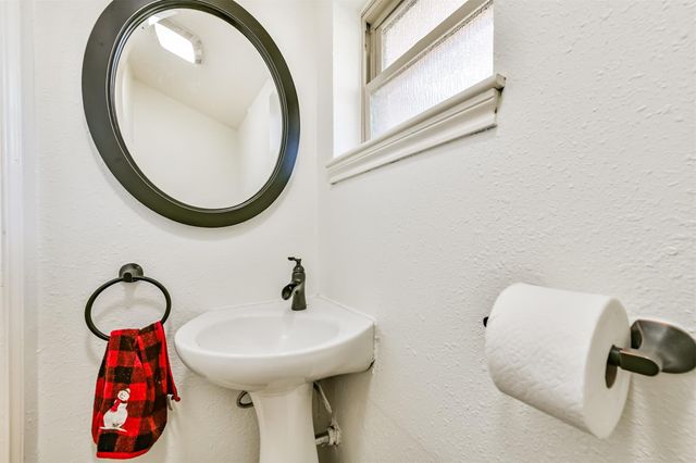 312 S 15th Street, La Porte, TX 77571