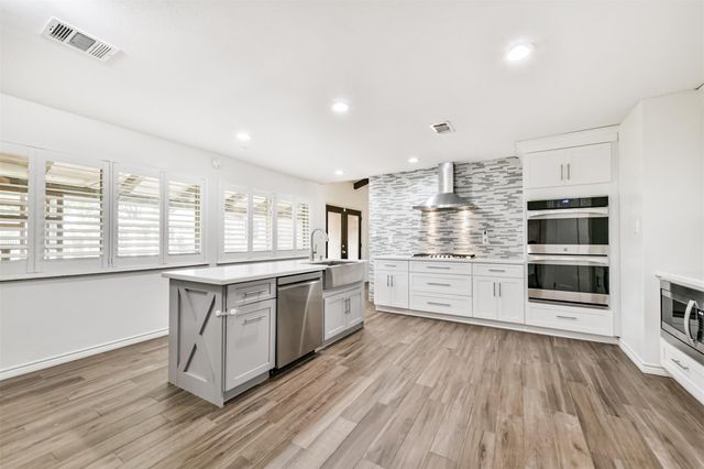 312 S 15th Street, La Porte, TX 77571