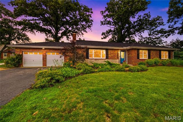 7323 S Rock Hill, St Louis, MO 63123