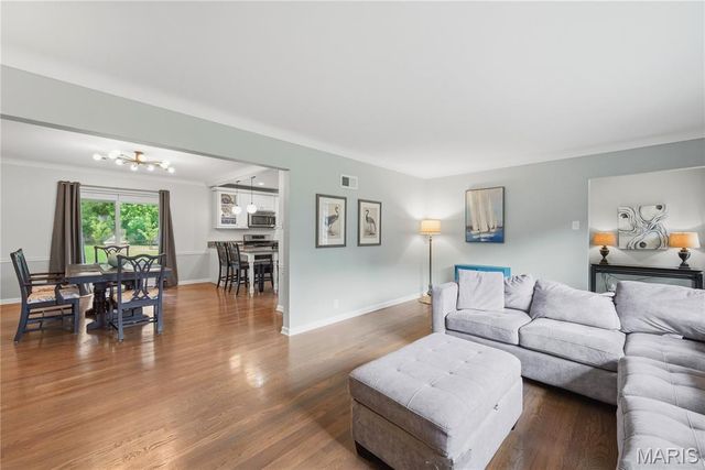 7323 S Rock Hill, St Louis, MO 63123