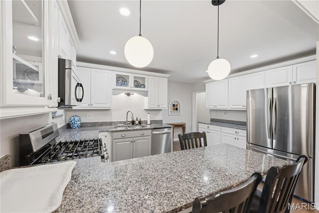 7323 S Rock Hill, St Louis, MO 63123