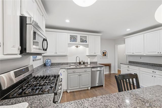 7323 S Rock Hill, St Louis, MO 63123