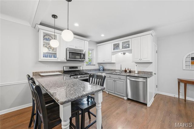 7323 S Rock Hill, St Louis, MO 63123