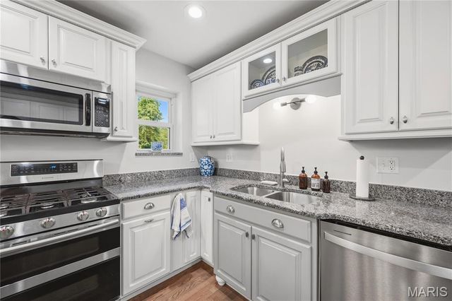 7323 S Rock Hill, St Louis, MO 63123