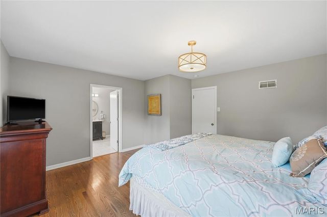 7323 S Rock Hill, St Louis, MO 63123