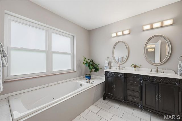7323 S Rock Hill, St Louis, MO 63123