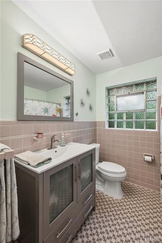 7323 S Rock Hill, St Louis, MO 63123