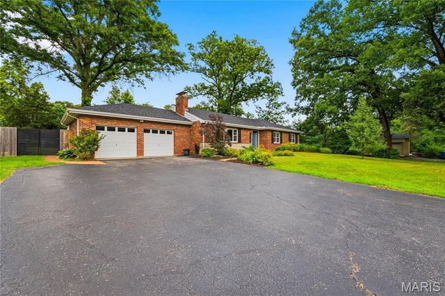 7323 S Rock Hill, St Louis, MO 63123