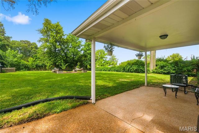 7323 S Rock Hill, St Louis, MO 63123