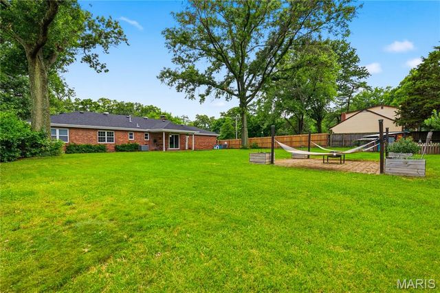 7323 S Rock Hill, St Louis, MO 63123