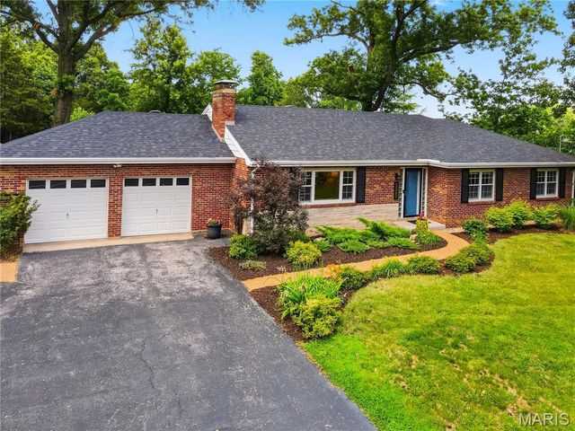 7323 S Rock Hill, St Louis, MO 63123