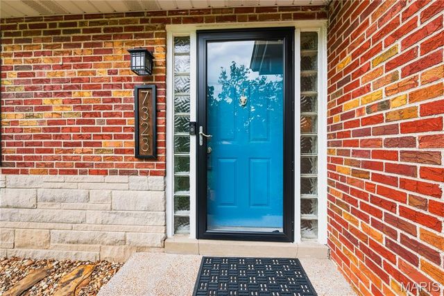7323 S Rock Hill, St Louis, MO 63123