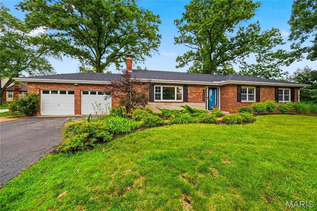 7323 S Rock Hill, St Louis, MO 63123