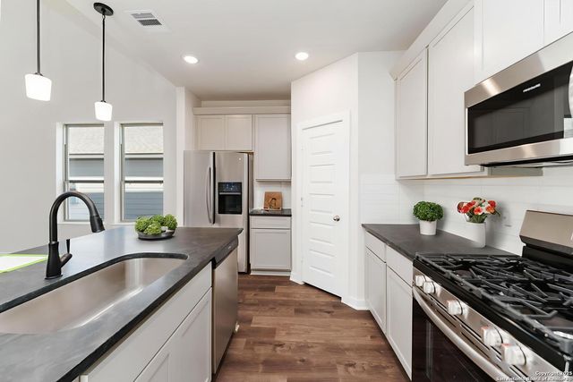 8922 Hazel Birch, Elmendorf, TX 78112