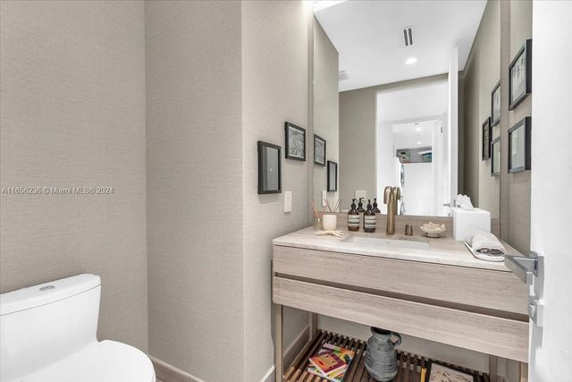 18975 Collins Ave 5302+Cabana 6, Sunny Isles Beach, FL 33160
