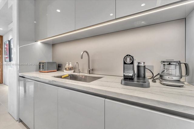 18975 Collins Ave 5302+Cabana 6, Sunny Isles Beach, FL 33160