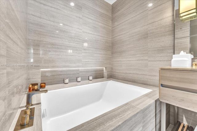 18975 Collins Ave 5302+Cabana 6, Sunny Isles Beach, FL 33160