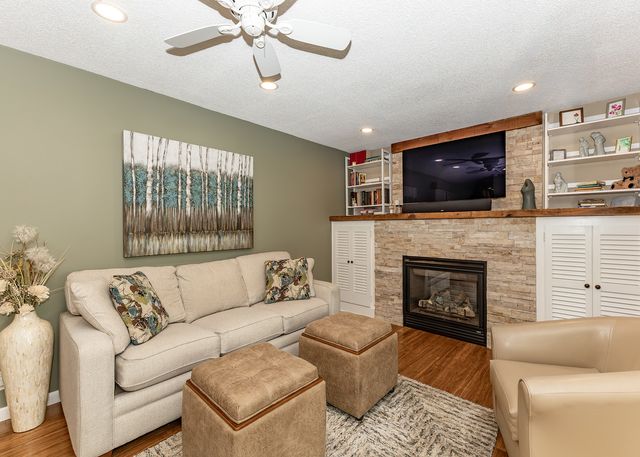 3805 Kenwood Avenue, Davenport, IA 52807