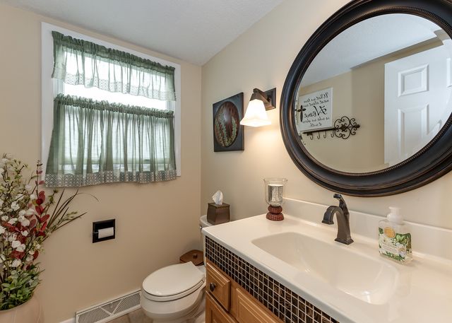 3805 Kenwood Avenue, Davenport, IA 52807