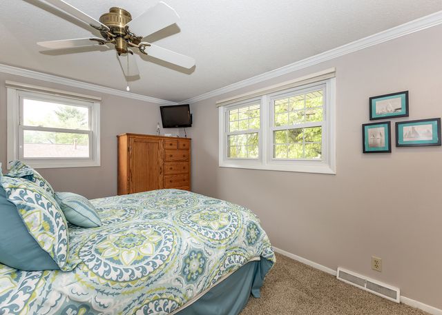 3805 Kenwood Avenue, Davenport, IA 52807