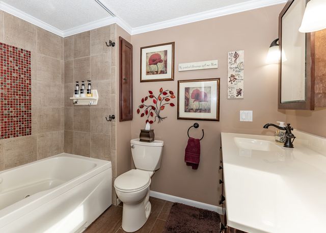 3805 Kenwood Avenue, Davenport, IA 52807
