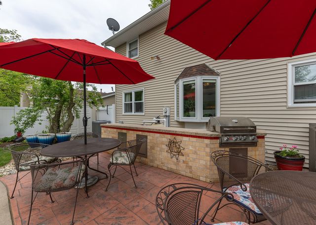 3805 Kenwood Avenue, Davenport, IA 52807