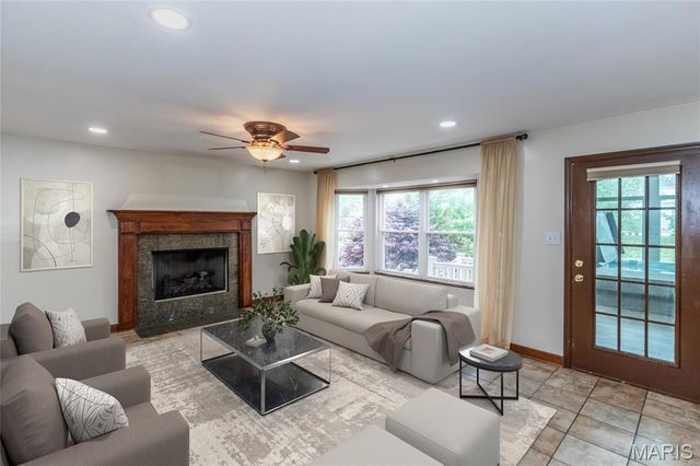 701 Oak Run Lane, Ballwin, MO 63021
