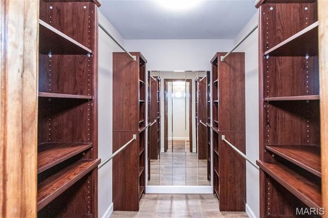 701 Oak Run Lane, Ballwin, MO 63021